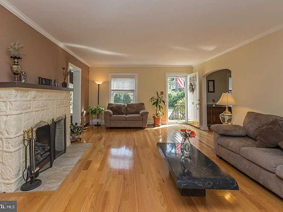 4th image of 704 Harper Ave