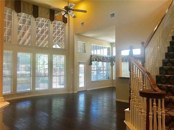 4th image of 253 Barkley Dr