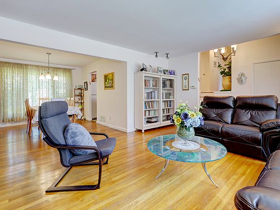 4th image of 40-15 Terhune Pl