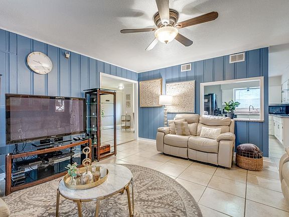 4th image of 366 Pinewood Ln