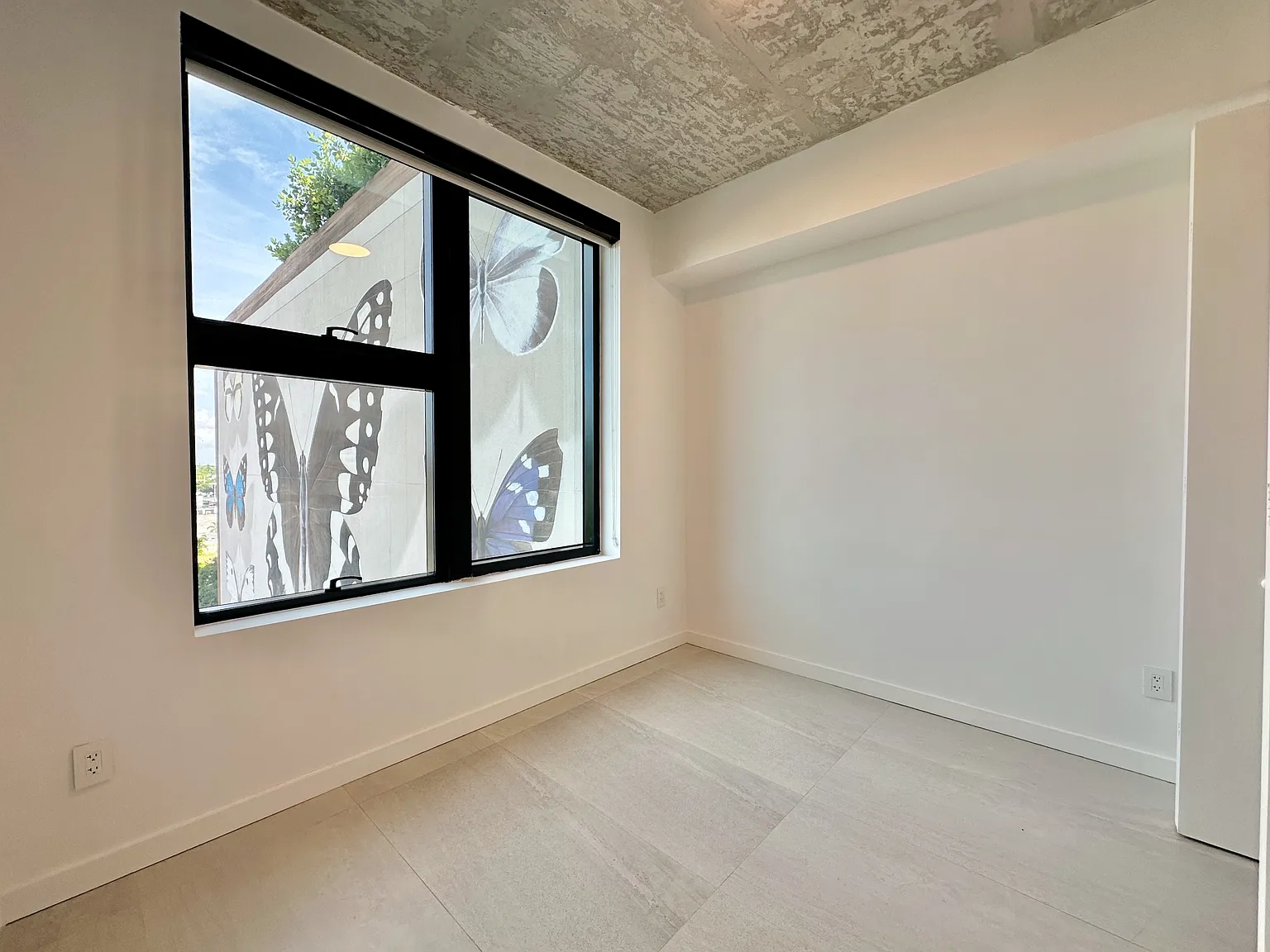 1 bed, 590 sqft, $2,124 — Photo 4