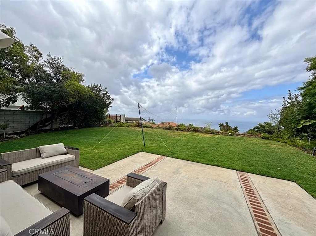 5 bed, 2265 sqft, $6,800 — Photo 1