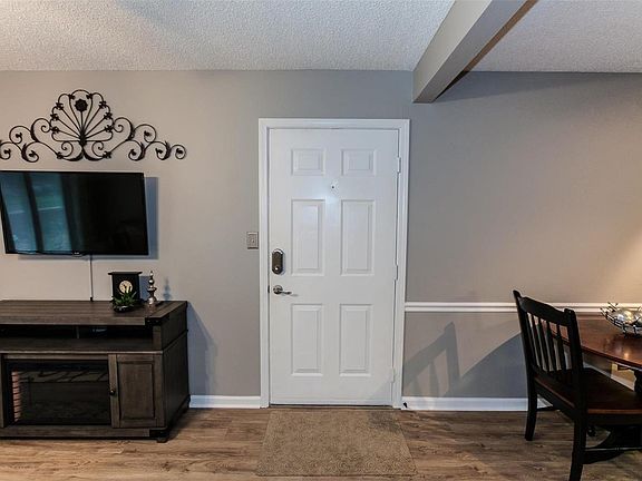 3rd image of 160 Jubilee Hill Dr Unit D