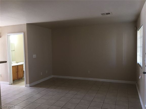 4th image of 2524 Charleville Ave Unit 101