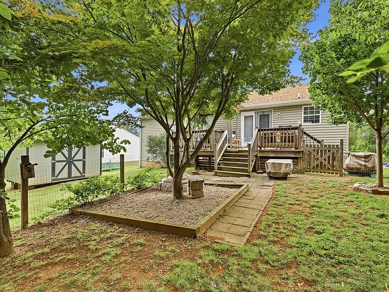 209 Greenwood Rd — Photo 22