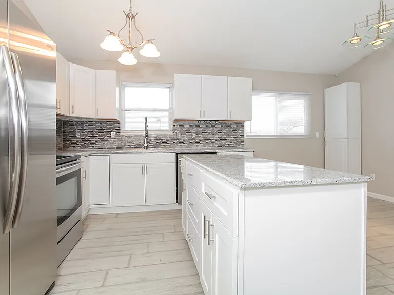 313 Effington Ln — Photo 9