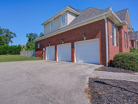 2nd image of 315 Willow Creek Cv NE