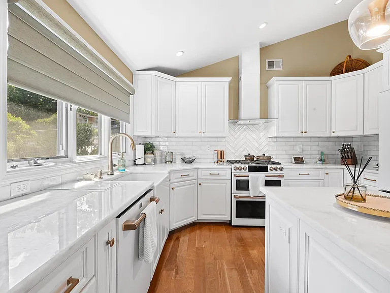 31 Colony Rd — Photo 10