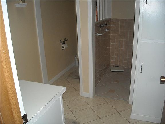 Upsatirs Shower