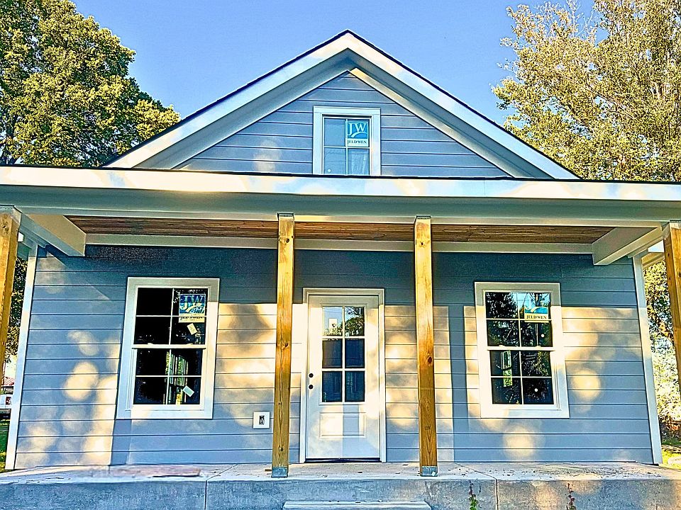 1st image of 207 Scott St
