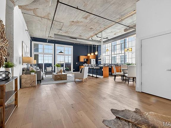 3rd image of 4100 Forest Park Ave Unit 424