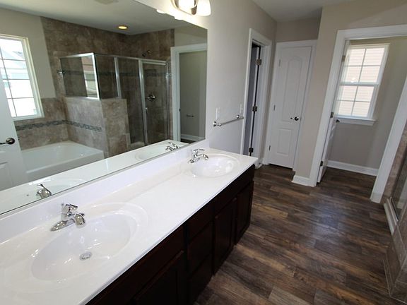 4th image of 107 Farrand Dr