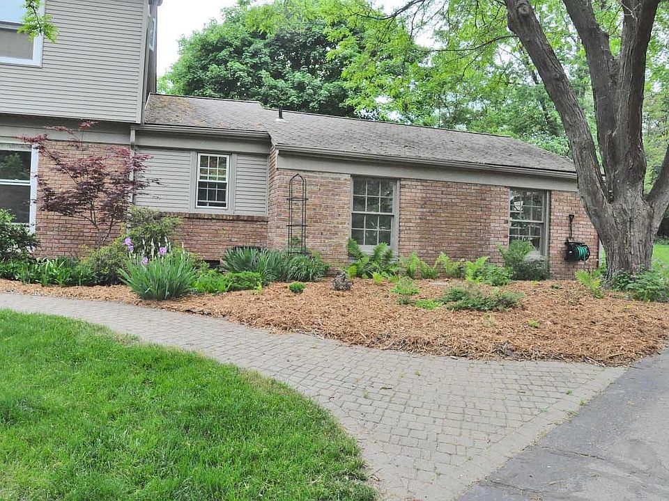 1st image of 2571 Roseland Dr