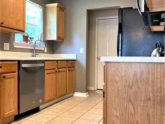 5th image of 1378 Laurie Ln