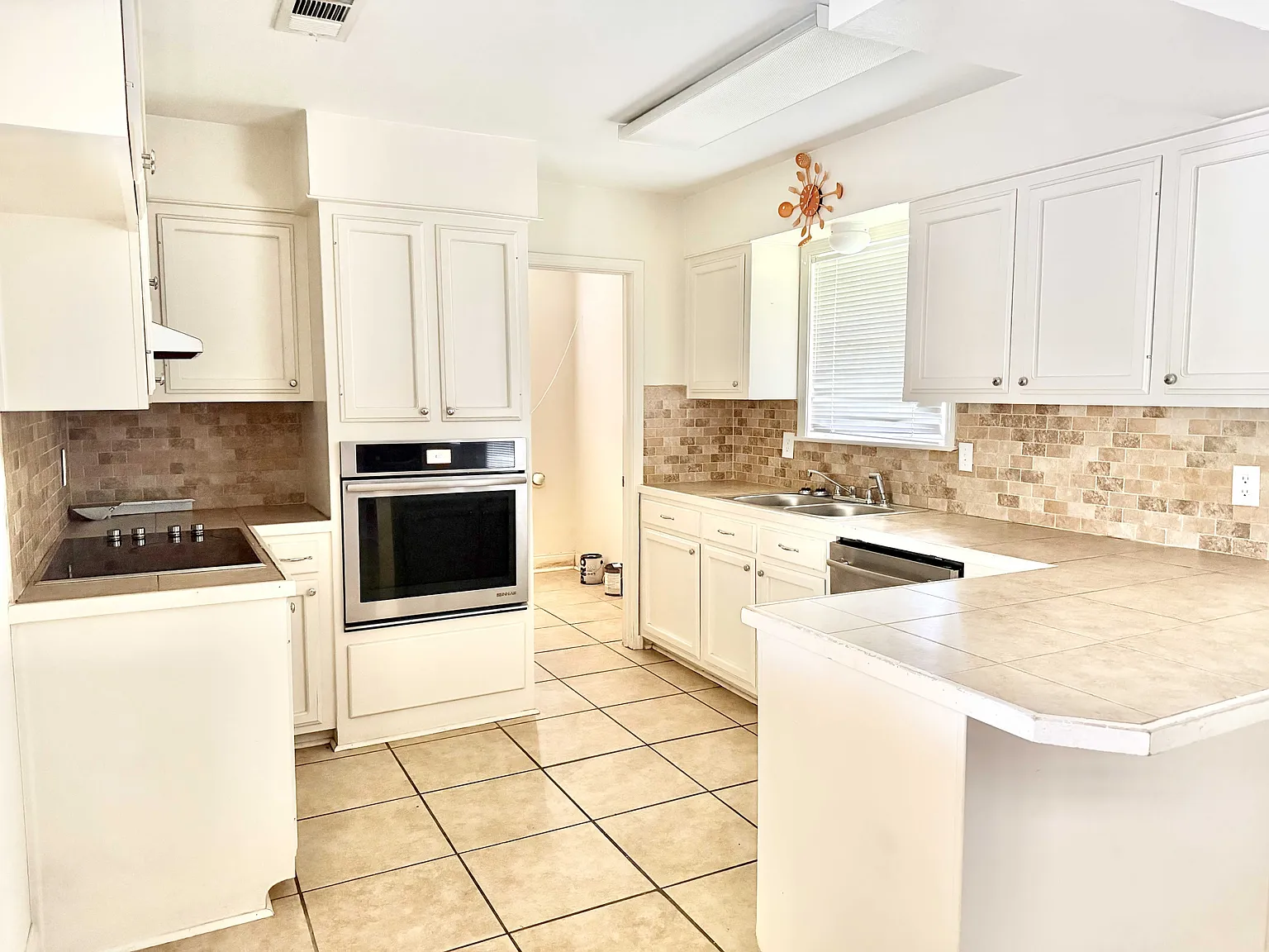rf **9776 Yellowstone Avenue** - 1 — Photo 2