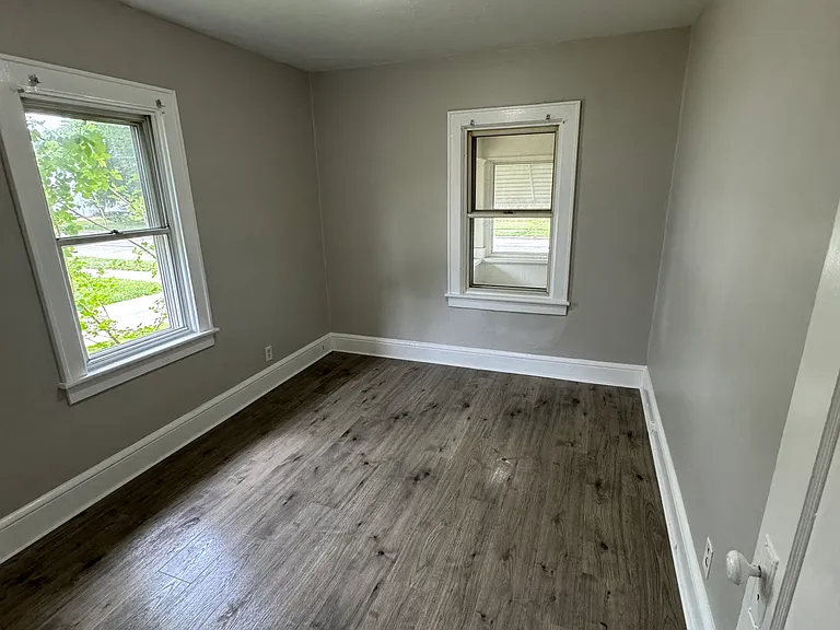 531 Saint Clair Ave — Photo 5