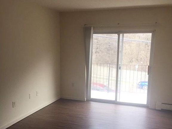 5th image of 2065 W Clifton Ave APT 15