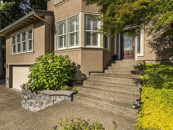 2nd image of 13211 SW Broadmoor Pl