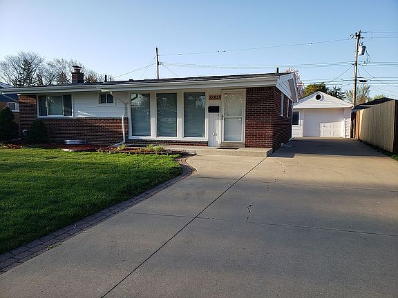 3rd image of 28825 Richland St