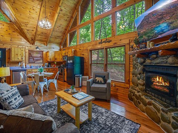 3rd image of 1454 Silver Poplar Ln