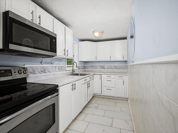 3rd image of 6 Oakwood Ave