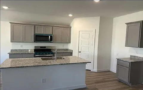 4 bed, 1727 sqft, $1,950 — Photo 4