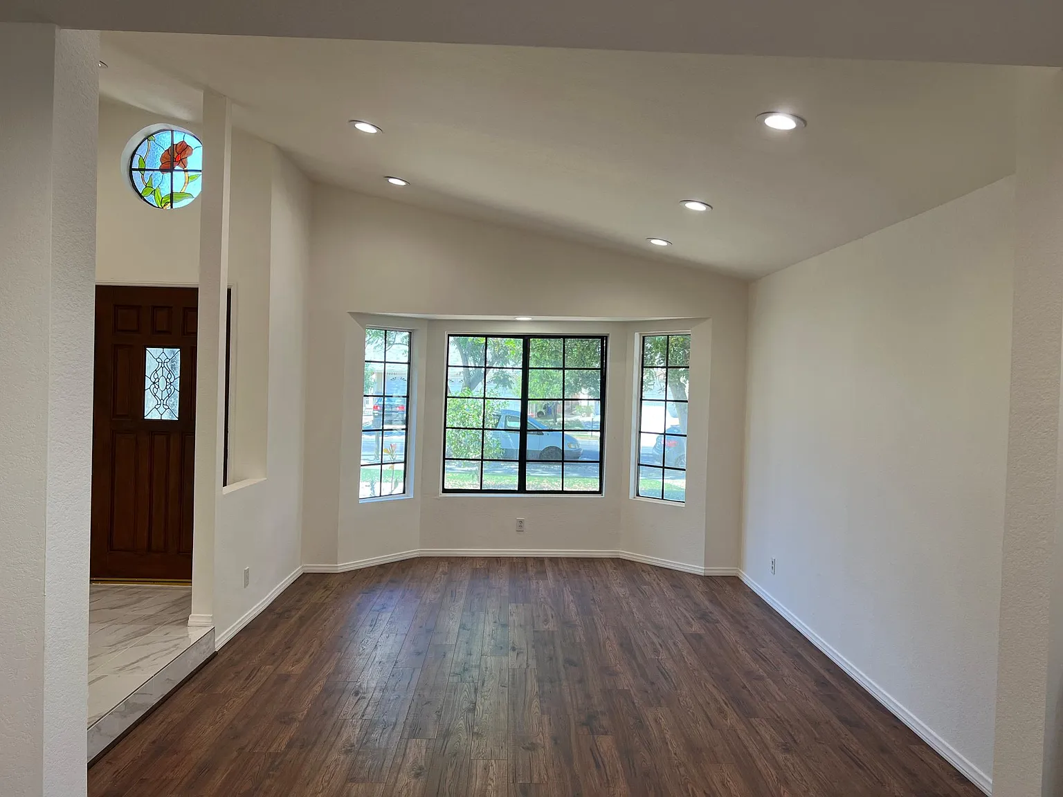 20230 Stagg St — Photo 2