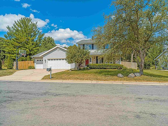 3rd image of 604 Wood Lawn Way
