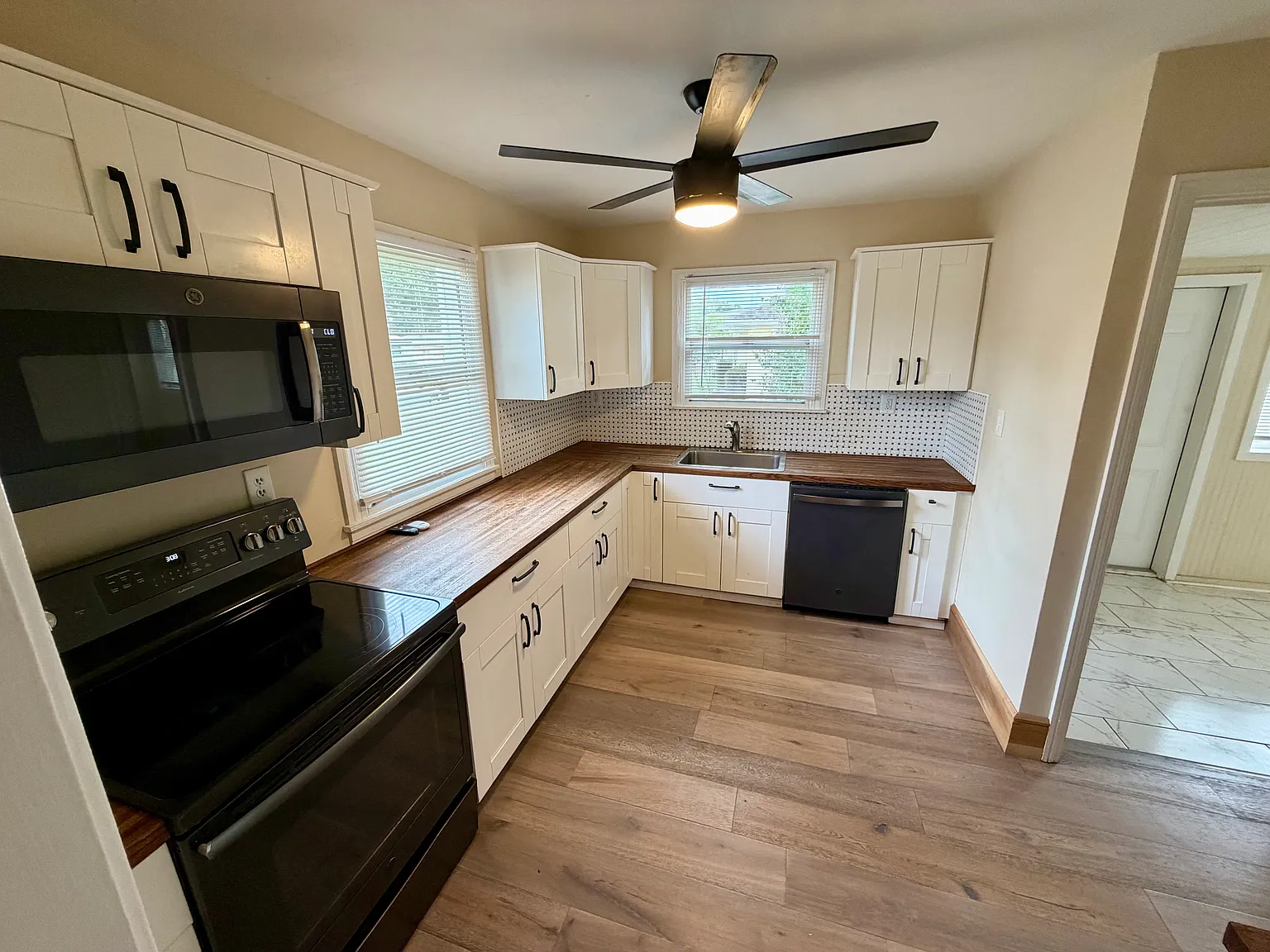 2 bed, 934 sqft, $2,350 — Photo 3
