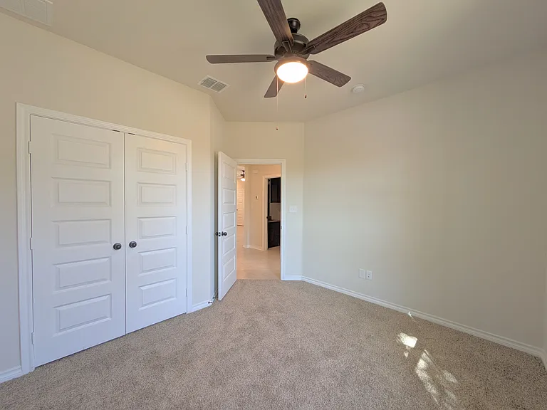 2250 W Bridge St — Photo 14