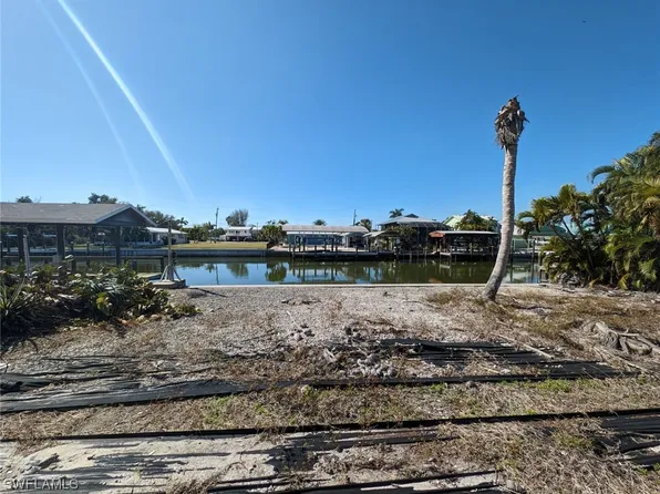 2359 Sycamore St, Saint James City, FL 33956