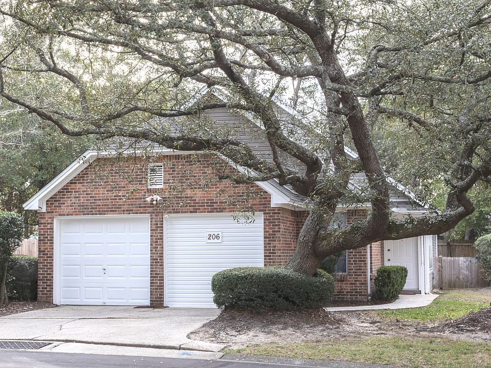 1st image of 206 Parkwood Cir