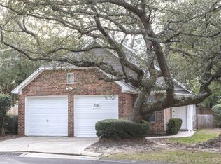 206 Parkwood Cir, Niceville, FL 32578