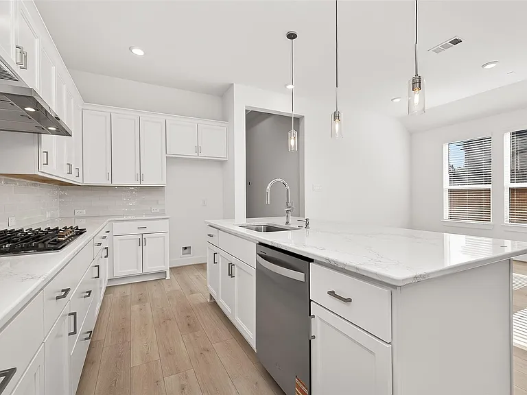 4916 Northern Woods Dr — Photo 14