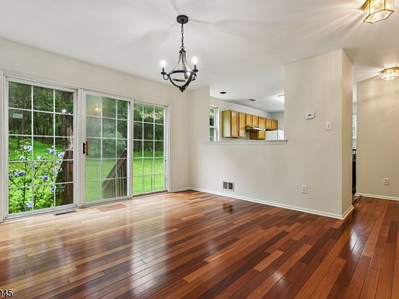 4th image of 54 Plantation Rd