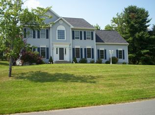 5 Ledgewood Dr, Troy, NY 12180