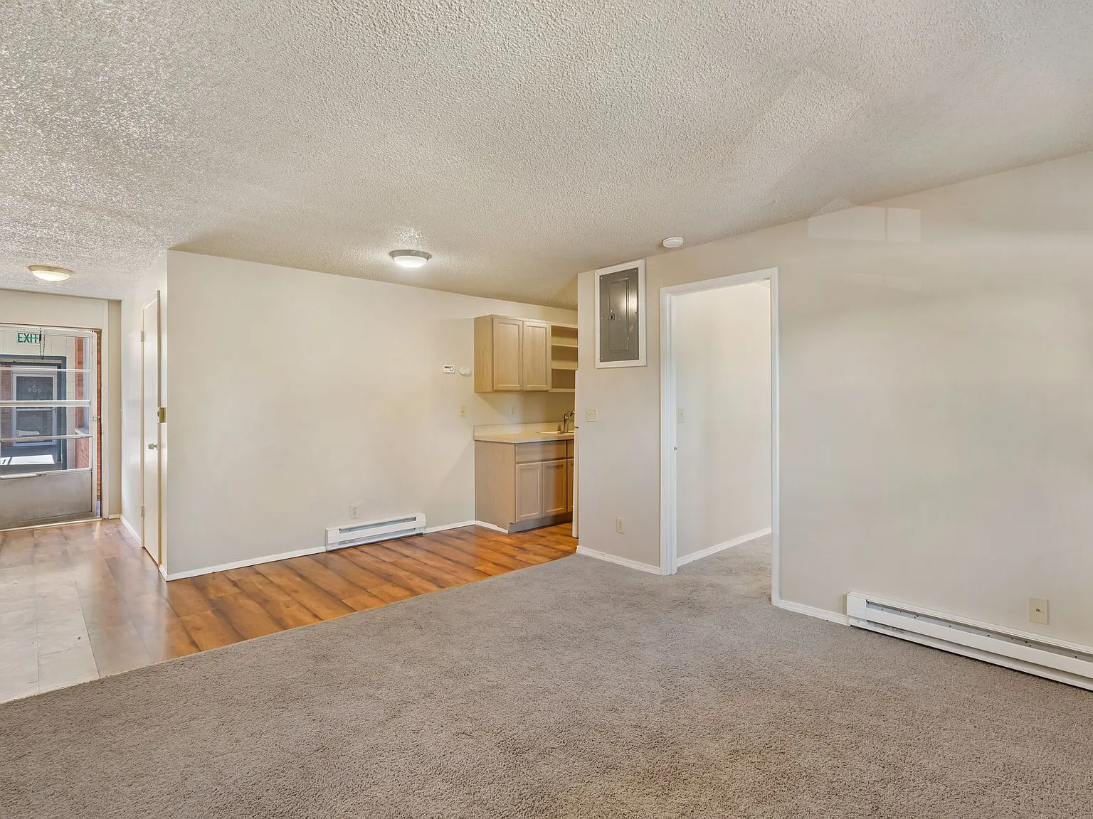 Dolphin Apartments — Photo 4