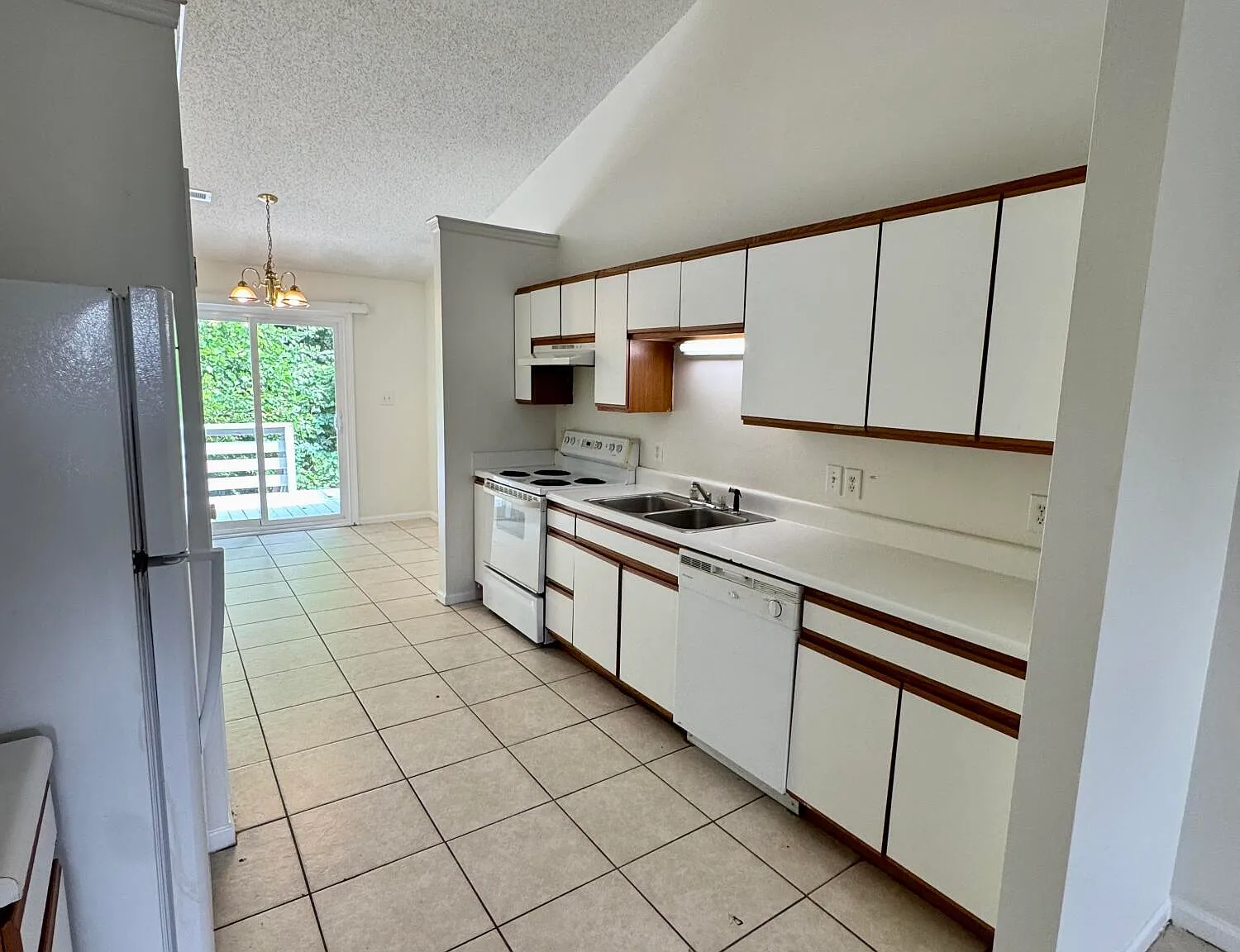 3 bed, 2.0 bath, $1,200 — Photo 3