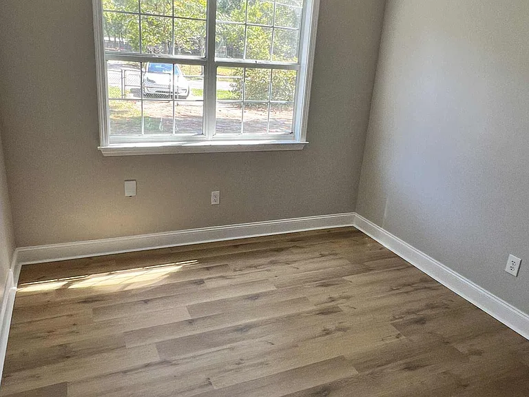 McCandliss Dr — Photo 7