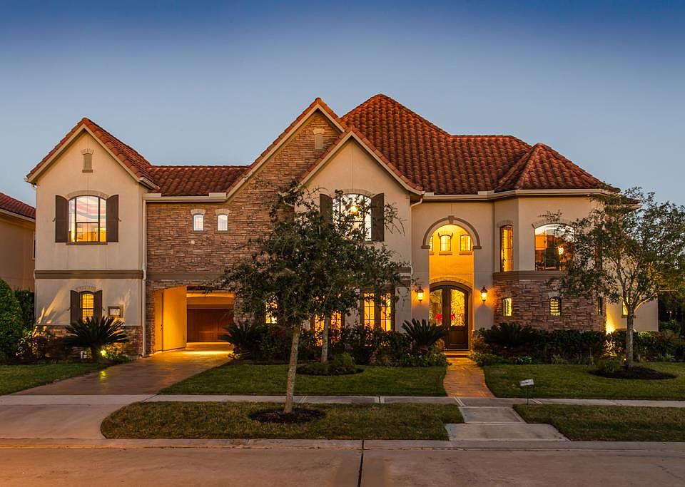 1st image of 4 Canaveral Creek Ln