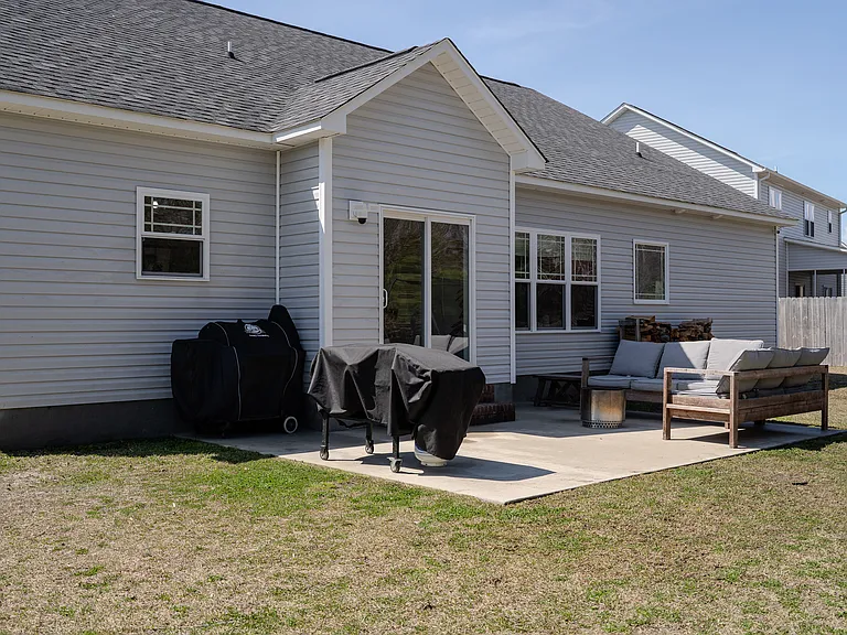 149 Bridgeport Dr — Photo 2