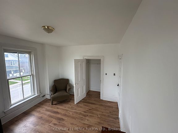 4th image of 23 Glenelg St W