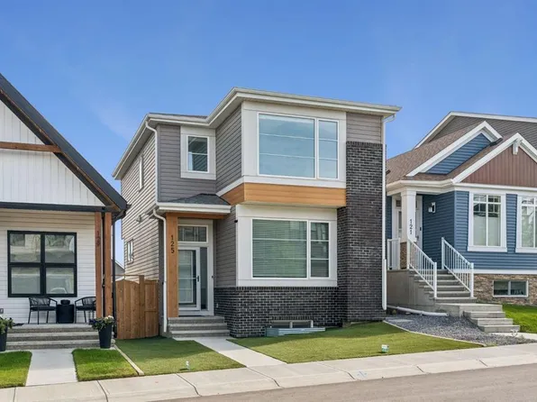 125 N Rochester Way NW, Calgary, AB T3L 0G9