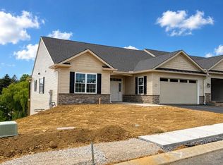 424 Ledge Rock Dr #18, York, PA 17402