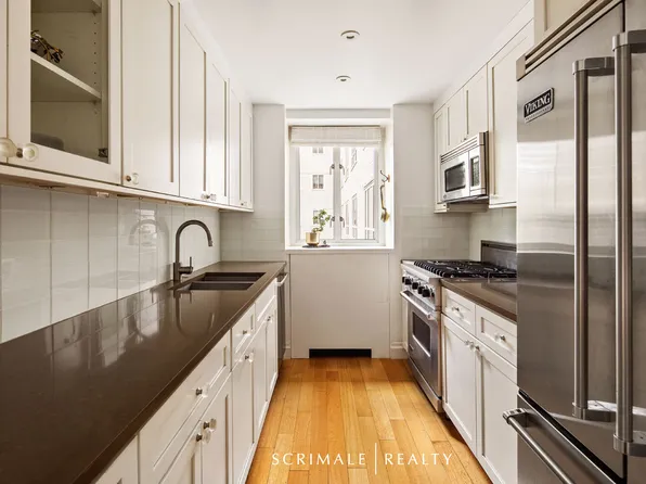 200 East 66th Street image 2 of 14