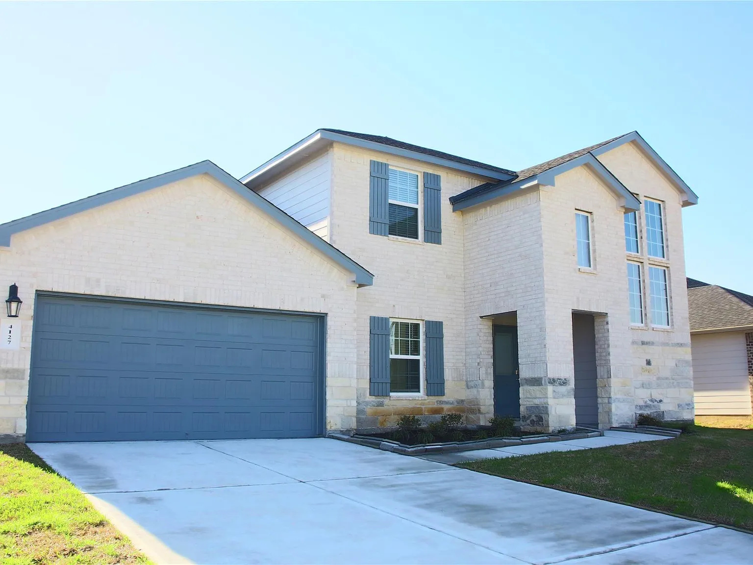 4 bed, 3.0 bath, 2941 sqft, $2,700 — Photo 2