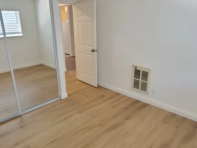 1067 Broadmoor Blvd #2 — Photo 9