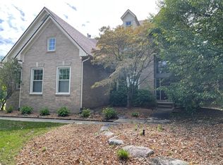 45856 Bristol Cir, Novi, MI 48377