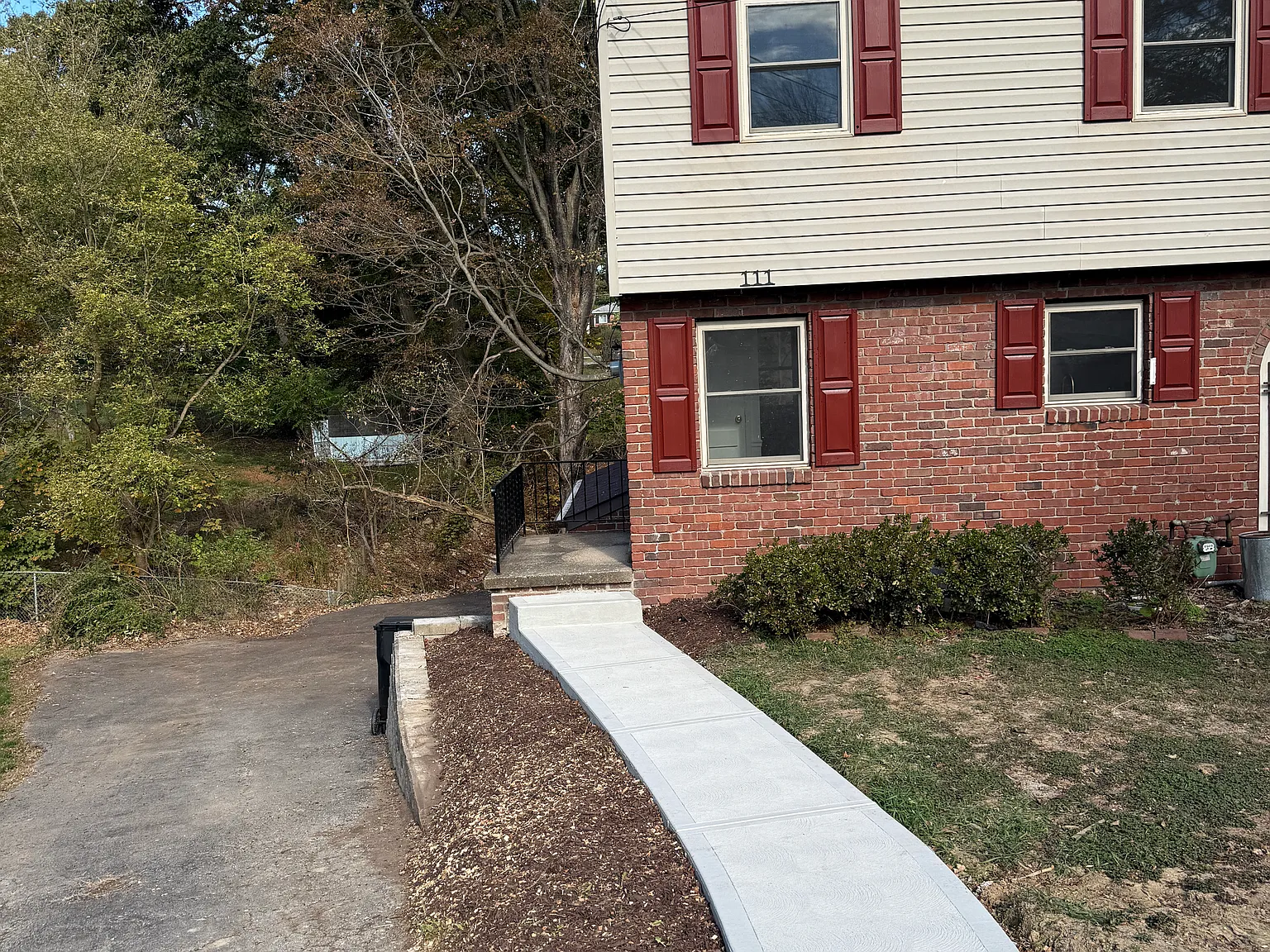 111 Roberts Dr — Photo 1