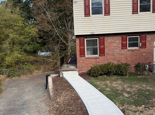 111 Roberts Dr, Coraopolis, PA